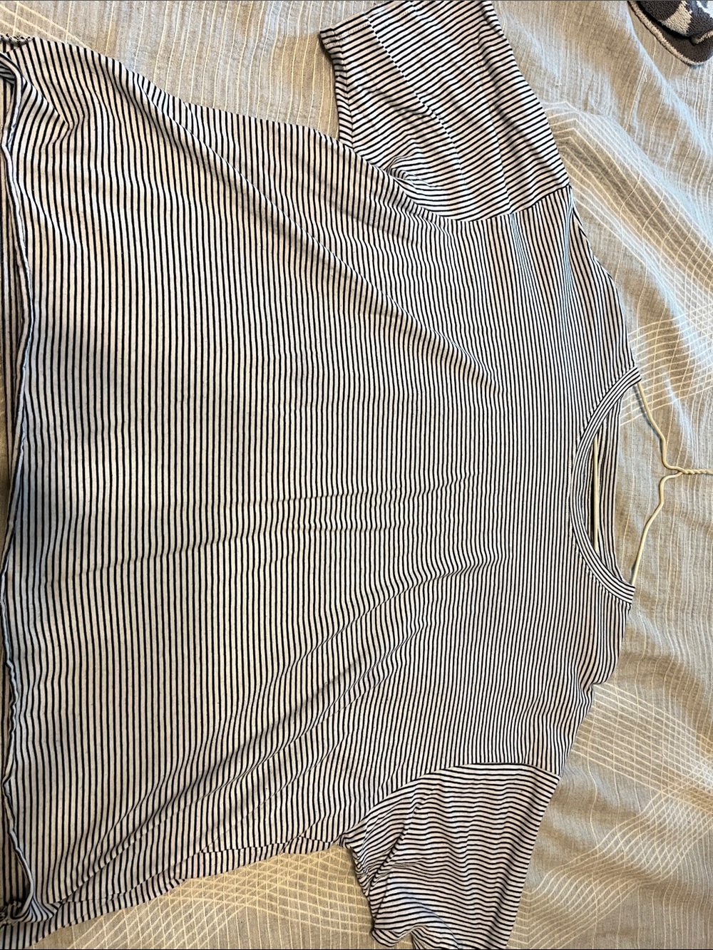 American Eagle Outfitters Black and White Striped Short Sleeve Tee
